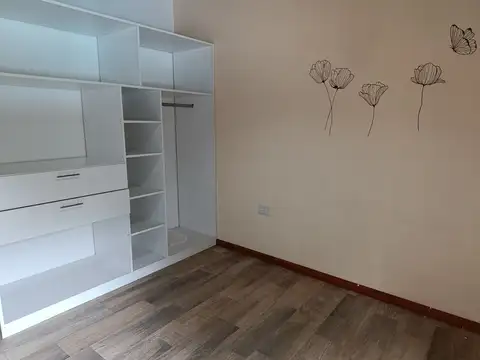 Casa en Alquiler con 1 cochera