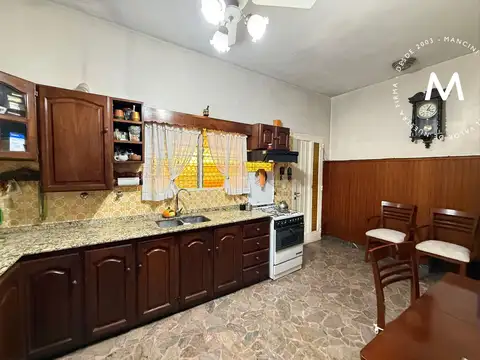APTO CRÉDITO - Casa en venta de 3 ambientes con cochera, patio y parrilla - Villa Ballester