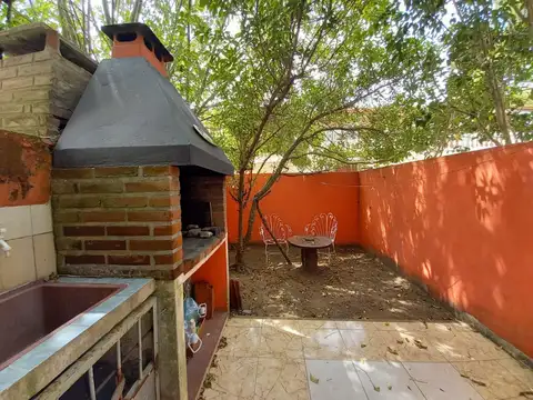 Venta triplex de 4 amb en calle 5 e/ 68 y 69 Mar del tuyu. Excelente ubicación 