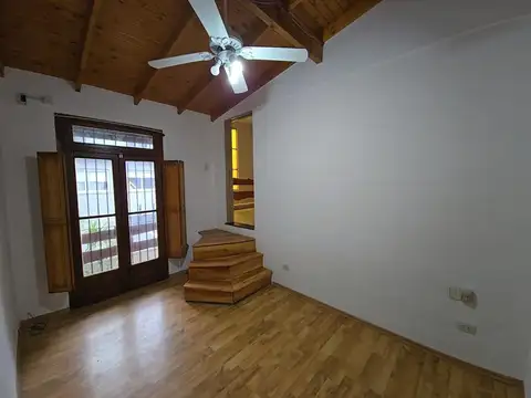 Depto Tipo Casa en Alquiler en Munro, $ 1.350.000