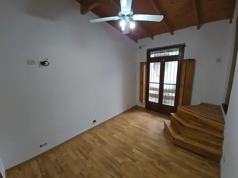 Depto Tipo Casa en Alquiler de 4 ambientes