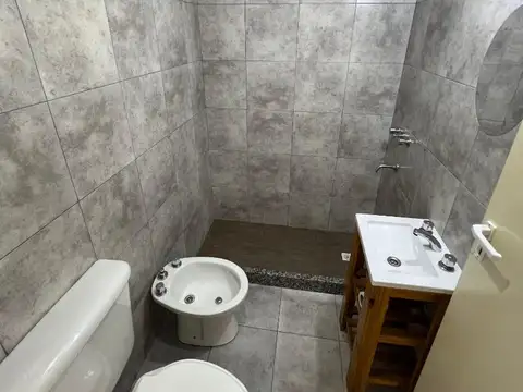 Dpto monoambiente de poca antiguedad, 1er piso interno. Ubicado 25 de Mayo 182, Temperley