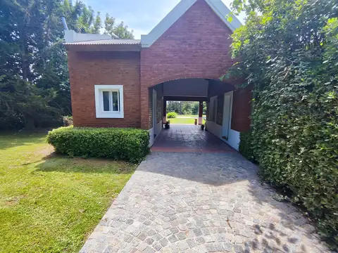 Casa en Venta con 2 cocheras