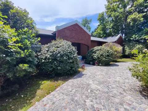 Casa en Venta con 2 cocheras