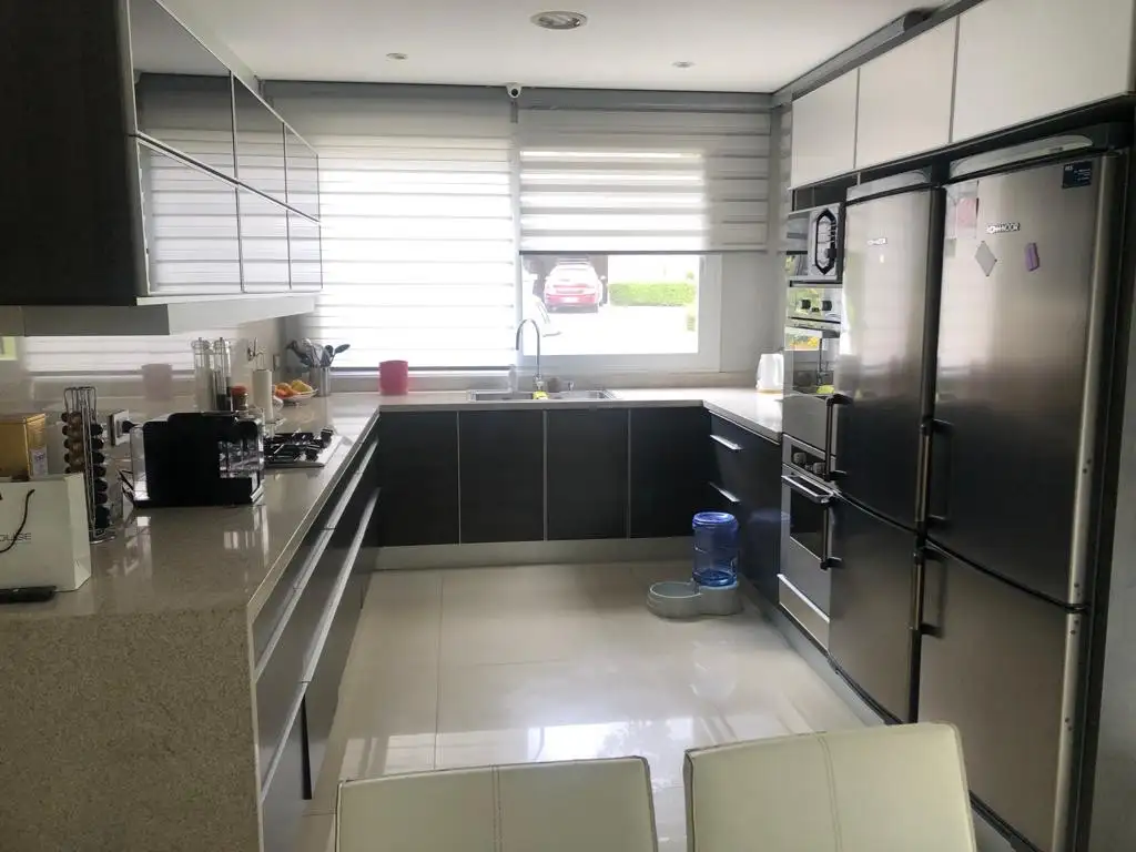 Casa en Venta en Abril Club De Campo