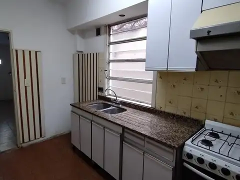 MUY BUEN DEPTO T/CASA 3 AMB C/PATIO Y TERRAZA EN LOMAS!