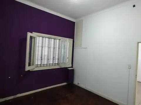 MUY BUEN DEPTO T/CASA 3 AMB C/PATIO Y TERRAZA EN LOMAS!
