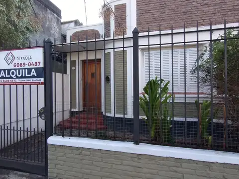 MUY BUEN DEPTO T/CASA 3 AMB C/PATIO Y TERRAZA EN LOMAS!