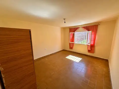 Casa 5 ambientes con 1 baño