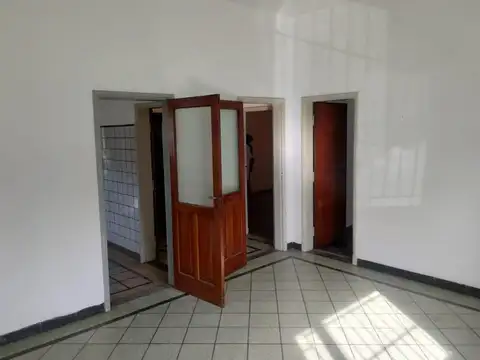 Casa en venta - 2 Dormitorios 1 Baño - 190Mts2 - Quilmes