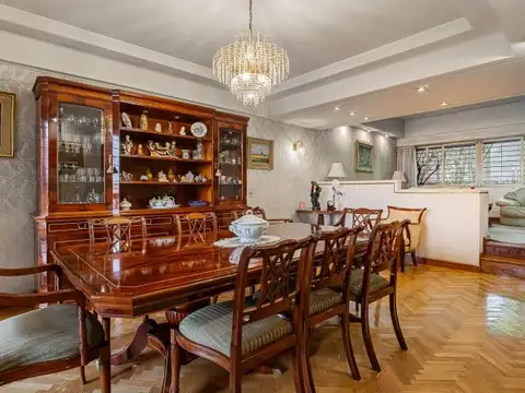 CASA. 6 AMBIENTES. DEPENDENCIA. 5 DORMITORIOS. 5 BAÑOS. GARAGE 4 AUTOS. JARDÍN. TERRAZA. PATIO,...