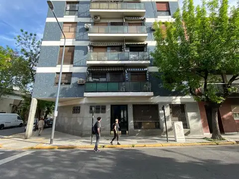 Depto de 3 ambientes amplios, al frente