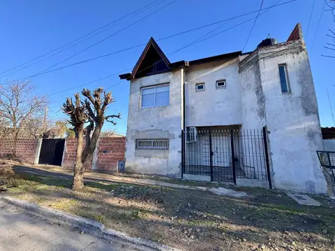 CASA 4 AMBIENTES EN VENTA PARQUE SAN MARTIN