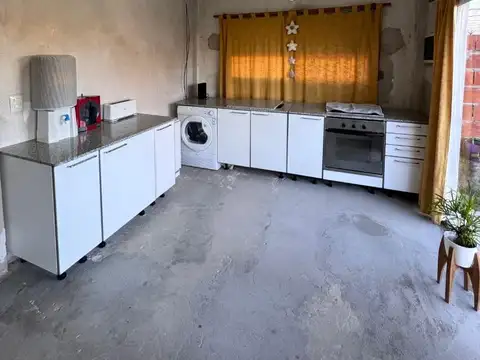 CASA 4 AMBIENTES EN VENTA PARQUE SAN MARTIN