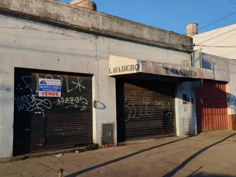 CASA CON LOCAL A RECICLAR