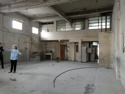 Galpon en Venta 8,66  mts Frente