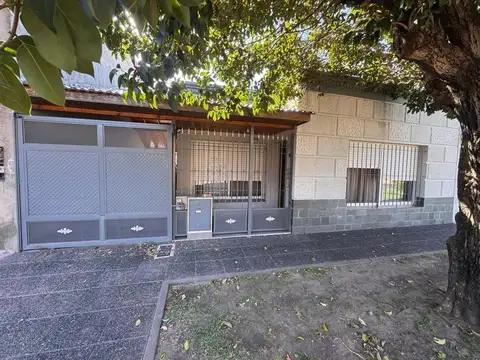 Casa en Venta en Ezpeleta Este, USD 140.000