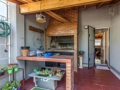 Depto Tipo Casa 5 ambientes con 2 baños