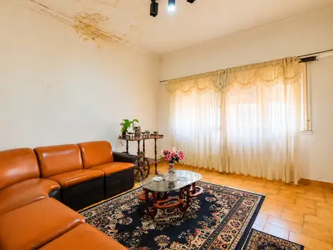 CASA DE 3 DORMITORIOS CON GARAGE, QUINCHO, PARQUE Y PILETA (APTA CREDITO)