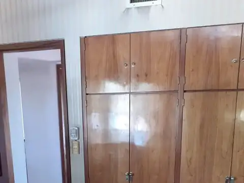 Casa 8 ambientes con 4 baños