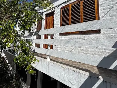 Alberdi 200 , Piso 1