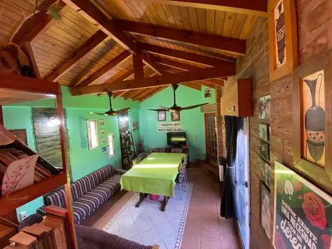 Casa 6 ambientes con 2 baños