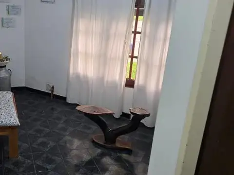 Casa 7 ambientes con 2 baños