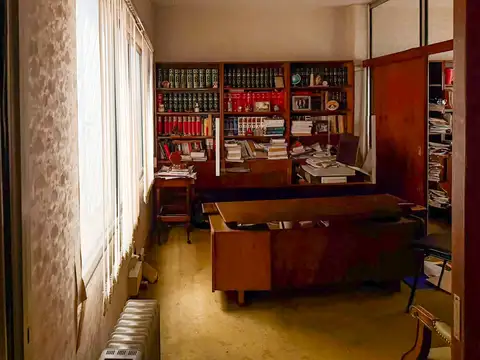 Oficina monoambiente en planta baja.