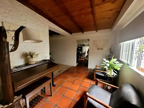 Casa 4 ambientes con 1 baño