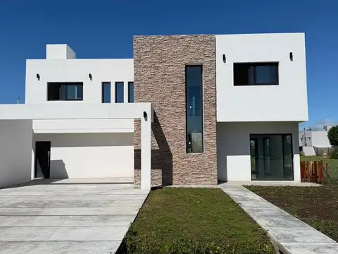 VENTA CASA EN MORENO DE 4 AMBIENTES EN EL BARRIO SOLAR DE ALVAREZ