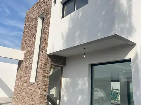 Casa 4 ambientes con 3 baños