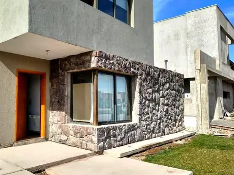 Casa en Venta en Luzuriaga, USD 198.000