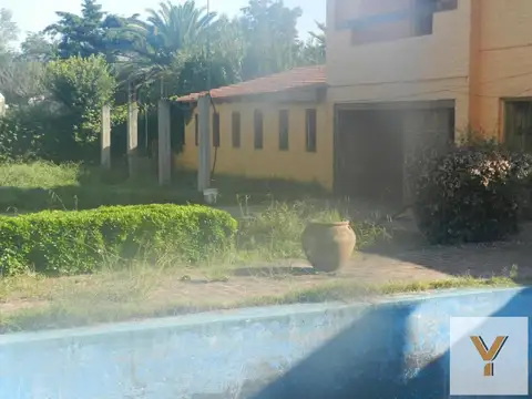 Casa en venta - 3 Dormitorios 2 Baños - 750Mts2 - La Plata