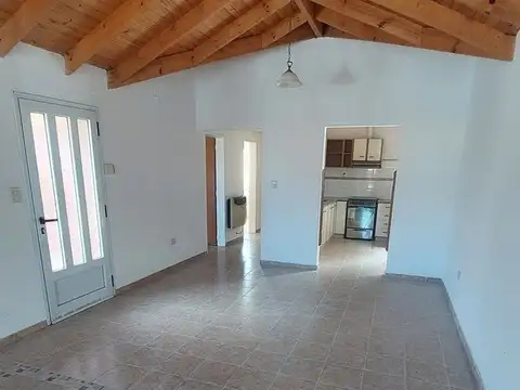 Casa 4 ambientes con 1 baño
