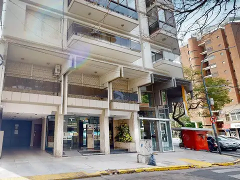 Semipiso en venta en La Lucila, 4 ambientes, con cochera.