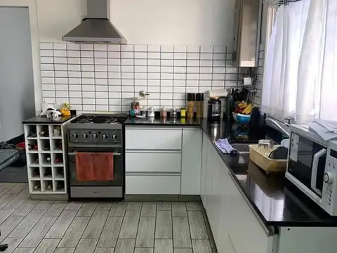 VENTA - CASA 5 AMBIENTES - LINIERS