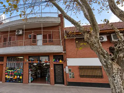 VENTA - CASA 5 AMBIENTES - LINIERS