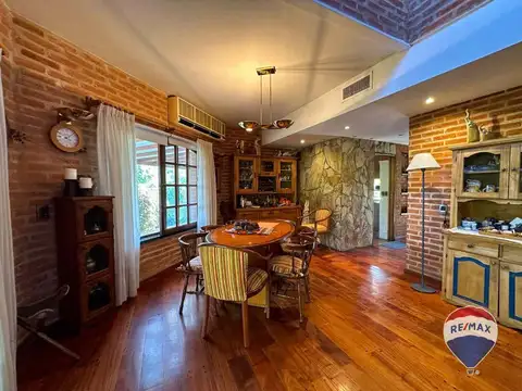 Casa en Venta con 2 cocheras