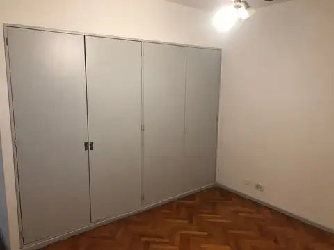 DEPARTAMENTO DE TRES AMBIENTES CON COCHERA EN QUILMES CENTRO. NUEVO PRECIO. OPORTUNIDAD. CONSULTE.