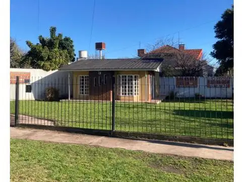 EXCELENTE ESQUINA EN VENTA !EN EL CRUCE DE FLORENCIO VARELA