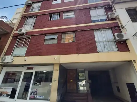 CENTRICO Y LUMINOSO DEPARTAMENTO EN VENTA. RAMOS MEJIA
