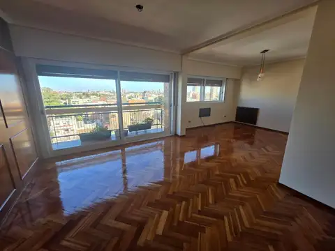 Semi piso 3 amb con cochera excelente ubicacion