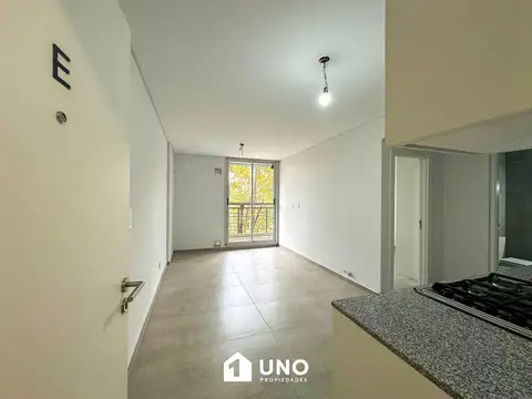 27 de Febrero y Buenos Aires - Dpto de 1 Dormitorio Externo. Cochera disponible.