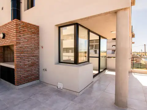 En venta a estrenar PH de dos dormitorios con terraza y parrillero a metros del río