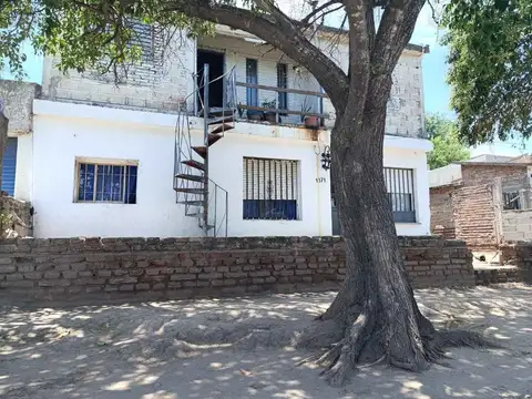 CASA EN OBRA GRIS EN TERRENO 481m2 SOBRE AVENIDA