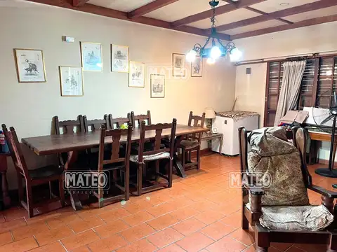 Casa 4 ambientes con 2 baños