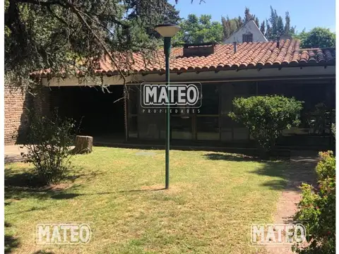 Chalet en Venta con Amplio Parque.