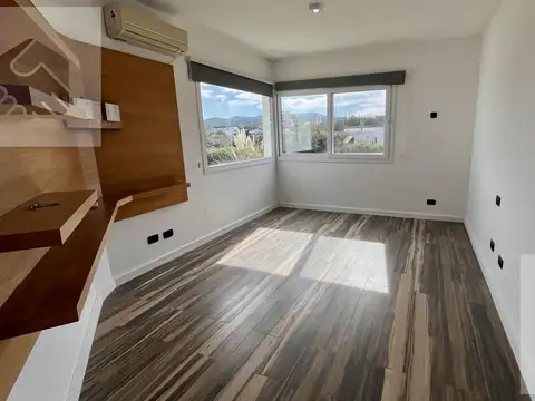 Casa en venta en Country Causana con 4 dormitorios y pileta. / PHO8637968 / 