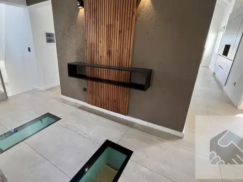 Casa 8 ambientes con 4 baños