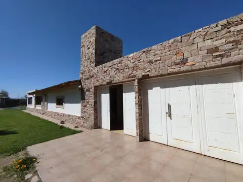 VENTA CASA CON QUINCHO Y PILETA LUJÁN DE CUYO